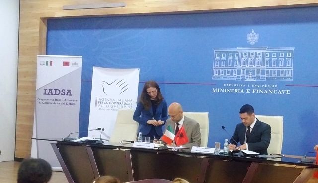 Firmoset faza e peste e financimeve nga IADSA, 400 mije euro per bashkite